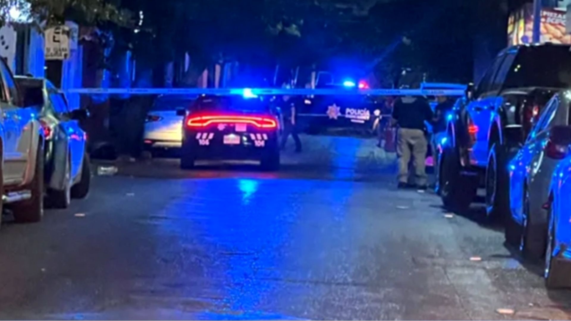 Ataque armado en Monterrey deja un muerto y un herido grave en avenida Pino Suárez. Cruz Roja confirmó deceso. Herido trasladado al IMSS.