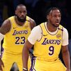 LeBron y Bronny James jugando juntos en los Lakers.