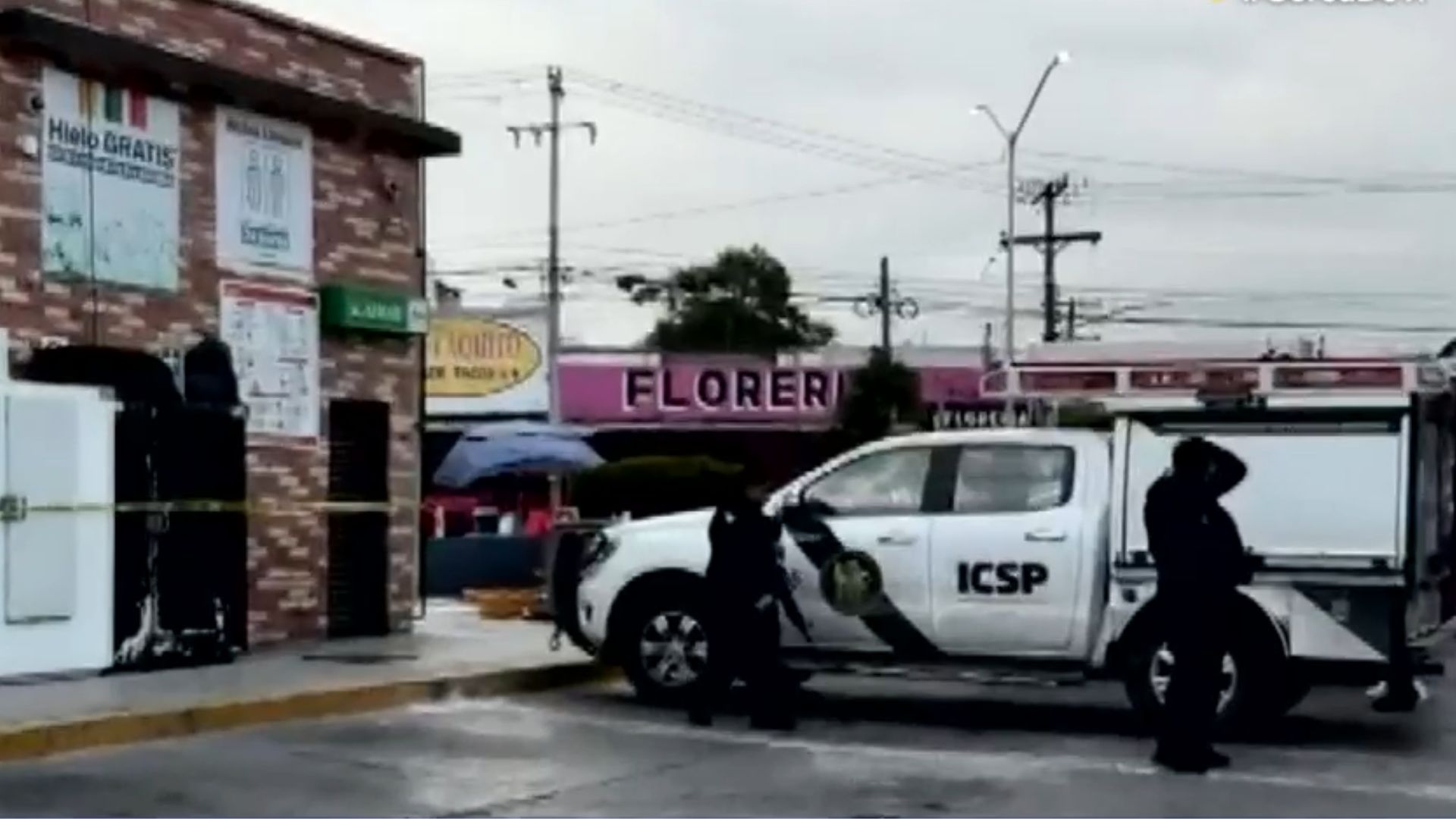 Delincuente armado con machete fue neutralizado por policía en Apodaca. René recibió disparo en muslo tras intentar agredir a oficial.