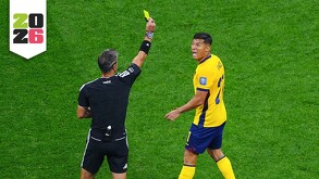 El árbitro esloveno Slavko Vincic genera polémica y molestia por su cuestionable actuación en el duelo de Dieciseisavos de Final entre México y Ecuador.