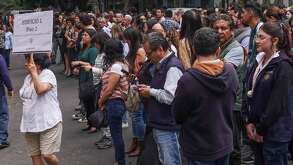 Personas durante el sismo