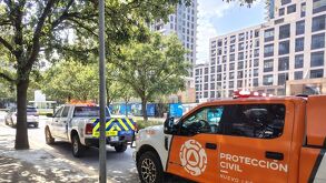 Un hombre de 48 años perdió la vida tras caer al cubo de servicios desde el piso 14 del Parque Corporativo Santa Engracia en San Pedro.