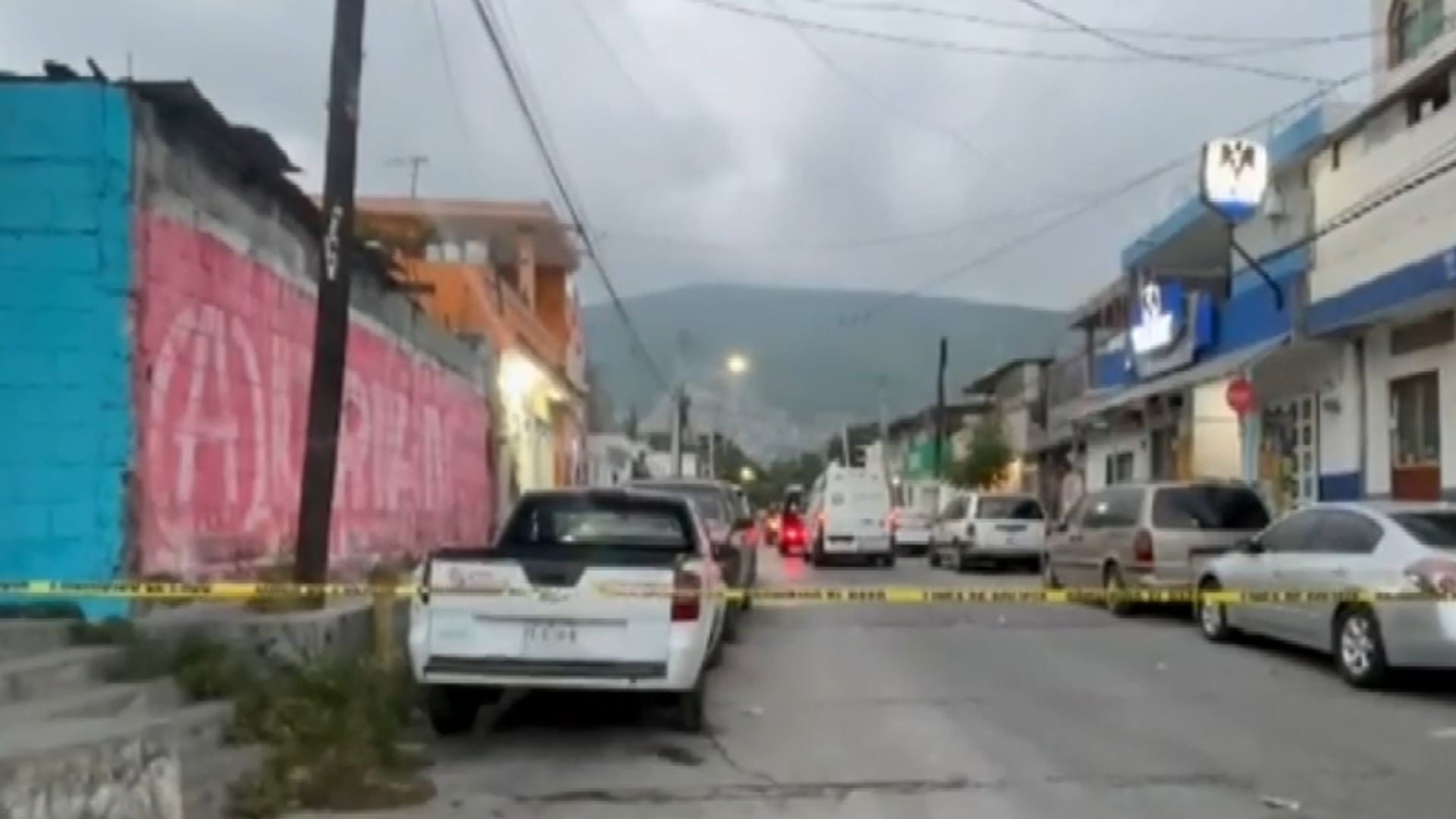 Autoridades investigan el asesinato a balazos de un hombre de 35 años ocurrido en la colonia Carmen Serdán al norte de Monterrey esta madrugada