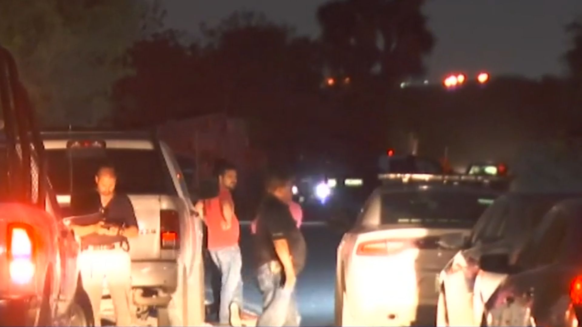 Tres personas muertas y una herida dejó un brutal choque entre un auto y un tráiler en la carretera Matehuala-Saltillo, a la altura de Doctor Arroyo.