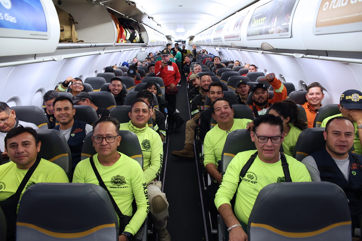 Cemex y Viva Aerobus enviaron 141 rescatistas, 9 binomios caninos y equipo especializado para reforzar las labores de búsqueda tras el terremoto en Venezuela.