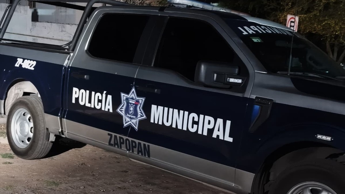 Un hombre fue interceptado, golpeado y atado dentro de su casa en Puerta las Lomas, Zapopan. Los delincuentes escaparon en un Mercedes Benz y pertenencias.