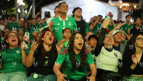 La explanada del Templo Expiatorio se convirtió en el corazón de la afición mundialista en León tras el partido de México contra Ecuador.