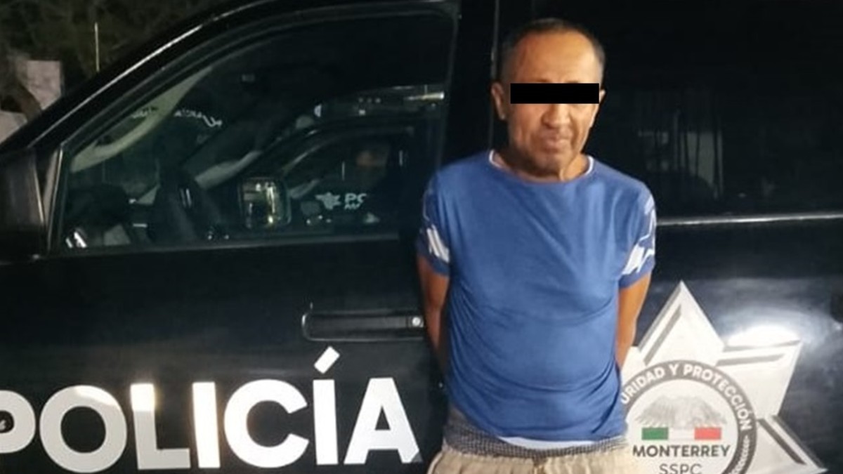 Un hombre fue detenido en el Centro de Monterrey tras presuntamente incitar a sus dos perros a atacar a una mujer de 41 años, quien sufrió mordidas.