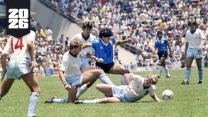 Maradona anotó dos goles a Inglaterra en el Mundial de México 86.