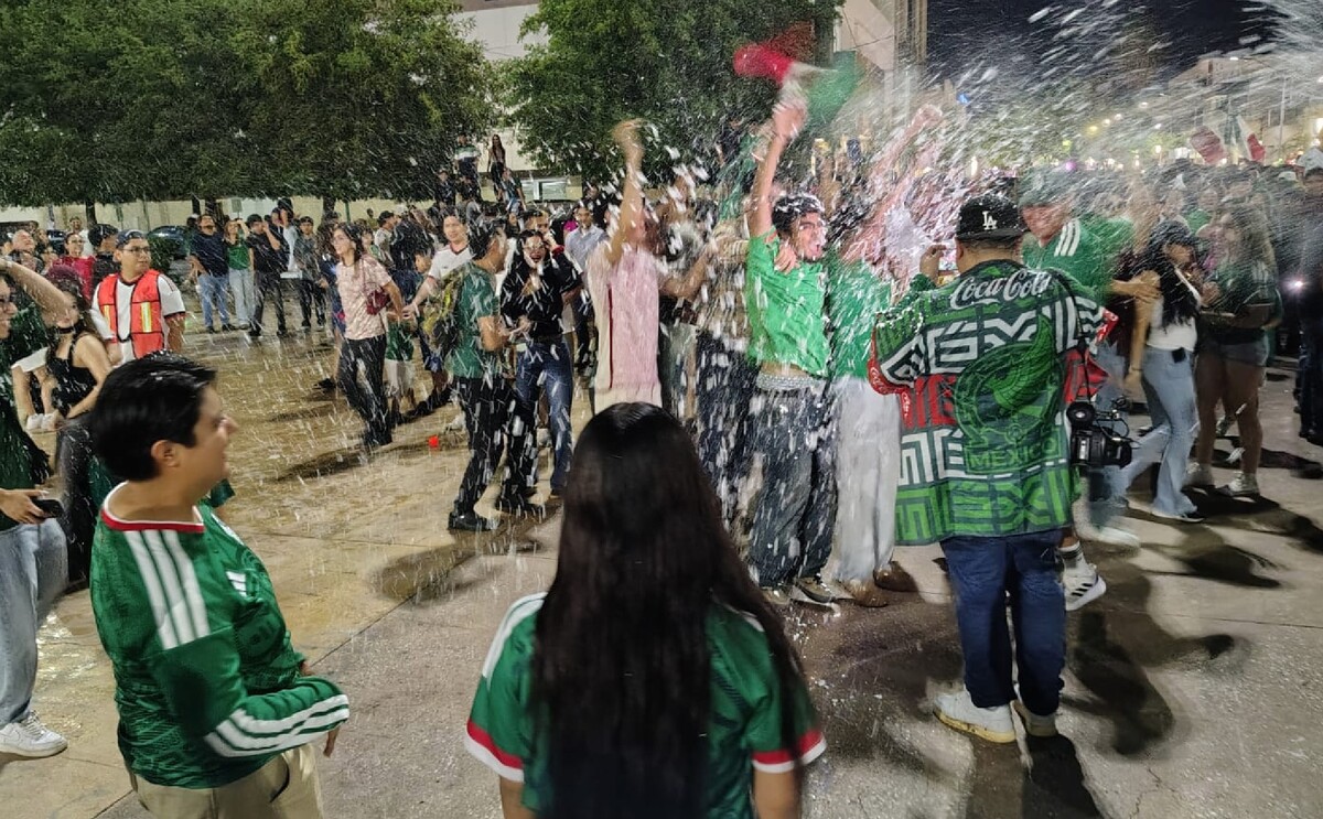 Ciudadanos de La Laguna festejando el triunfo de la Selección Mexicana en el Mundial 2026.