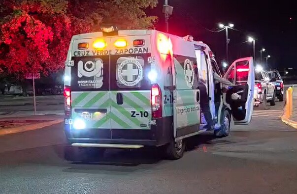 Guardia de seguridad intenta frustrar atraco y resulta lesionado en Zapopan.
