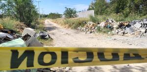 Una persona que se encontraba caminando por la colonia en construcción dio con los restos humanos.