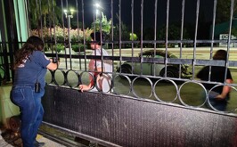 Familia que quedó atrapada al interior del Bosque Urbano de Torreón.