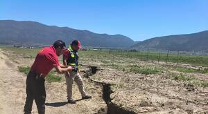 La grieta en Tierras Prietas permanece bajo vigilancia. Autoridades explican qué pudo provocarla y por qué llaman a extremar precauciones.