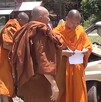 Un niño de 11 años que conducía una camioneta atropelló a un grupo de monjes budistas en Tailandia, dejando un saldo de nueve muertos. Detalles.