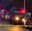 Autoridades investigan el hallazgo de un hombre de 69 años sin vida y con una herida de bala en su casa de la col. Mitras Centro en Monterrey.