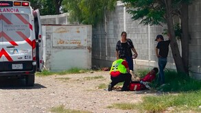 Un hombre de 35 años perdió los dedos del pie tras intentar subir al tren en Ramos Arizpe; tras ser hospitalizado, huyó del hospital para evitar una cirugía.
