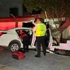 Auto impactado en barda en Monterrey.