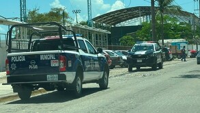 Fiscalía de Desaparecidos interviene la policía de Puerto Vallarta y detiene a una oficial por presunto caso de desaparición forzada.