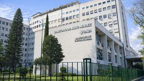 La mujer había ingresado al hospital 72 horas antes por complicaciones respiratorias y, al momento del ataque, se encontraba en una condición que le impedía def