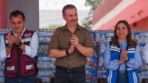 Monterrey envió dos pipas con agua potable y 500 garrafones para apoyar a las familias afectadas por el desabasto de agua en García.