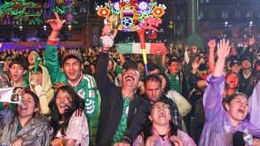 Aficionados ven partido de México en FIFA Fan Festival