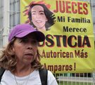 Mujeres se manifiestan afuera de casa de justicia de Puebla por juicio de Paulina Camargo.
