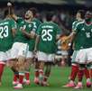Jugadores de la selección mexicana de fútbol en la cancha