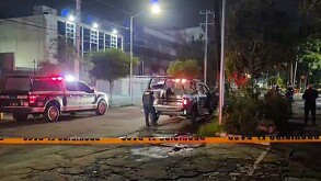 Un hombre de 27 años quedó inconsciente y en estado grave tras ser golpeado en la colonia Moderna de Guadalajara. Minutos antes había vandalizado varios coches.
