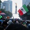 Aficionados de la Selección Mexicana arriban al Ángel de la Independencia.