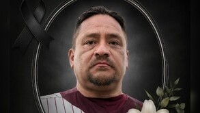 Foro de Wilfredo Reyes Herrera con un moño funerario negro en la esquina superior izquierda
