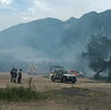 Un fuerte incendio provocado por una veladora destruyó 17 tejabanes cerca del Arroyo el Obispo, en Santa Catarina. Cuerpos de auxilio sofocaron el fuego.