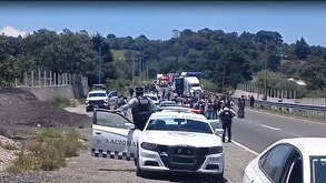 una patrulla de la guardia nacional en la autopista puebla orizaba