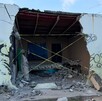 Un camión recolector de material chocó contra una vivienda en la colonia Croc, en Monterrey; la propietaria denunció los daños.