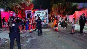 Elementos de la Cruz Roja de Torreón llegan a tratar herido por una riña