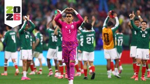 Raúl 'Tala' Rangel festejando en el Estadio Azteca la victoria de México ante Ecuador en los 16vos de Final del Mundial 2026.
