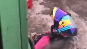 Motociclista atrapada por inundaciones en edomex