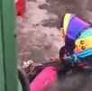 Motociclista atrapada por inundaciones en edomex