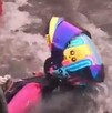 Motociclista atrapada por inundaciones en edomex