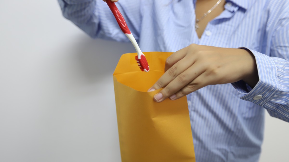 Carpeta con rasuradora