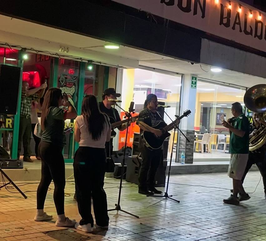 La afición convirtió la Alameda en una fiesta pese a la derrota de México y mantuvo viva una tradición que creció durante el torneo.
