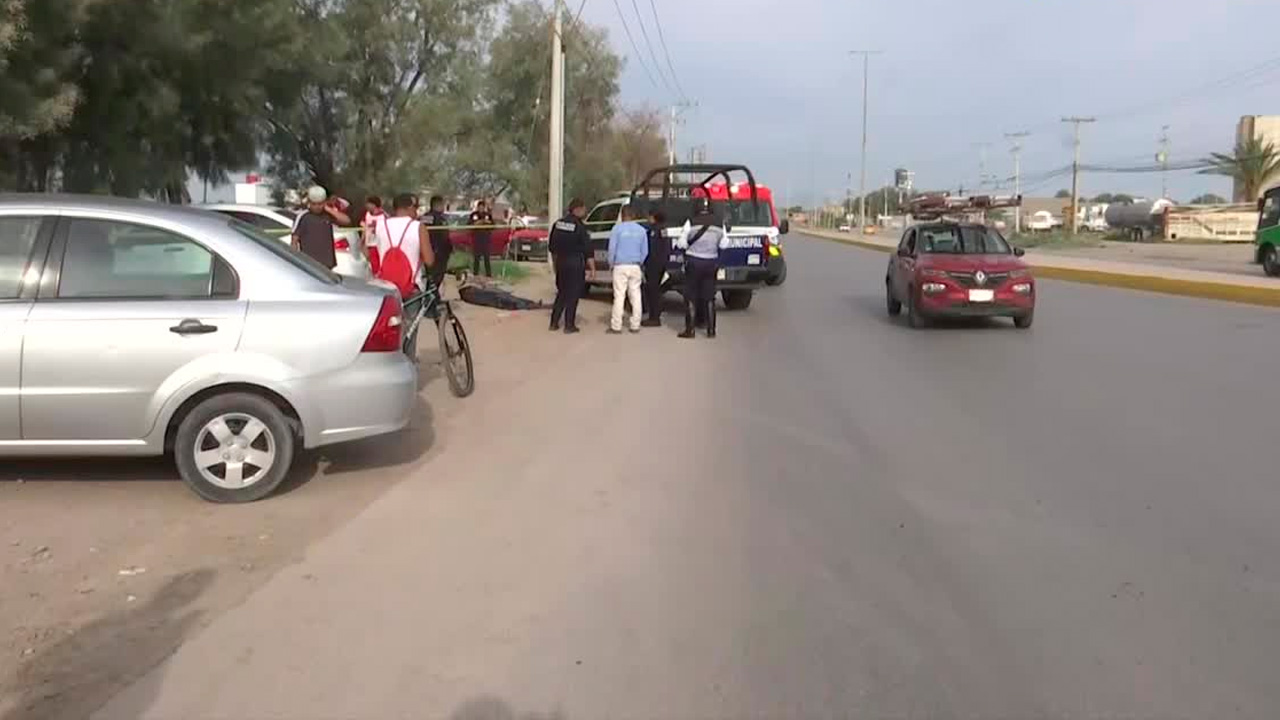 Un hombre de 55 años, identificado como Arnulfo Lozano Fabela, perdió la vida la mañana de este lunes tras ser impactado por un taxi.