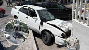 Cámaras de vigilancia captaron el momento en que un automóvil Tsuru blanco se estrelló contra un jardín