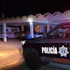 Policía Municipal atendiendo el reporte de un sacerdote asesinado en Guaymas, Sonora.