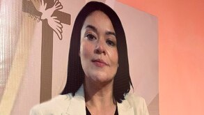 Fotografía de Roxana Guzmán, periodista asesinada en Veracruz, en un altar durante su velorio.