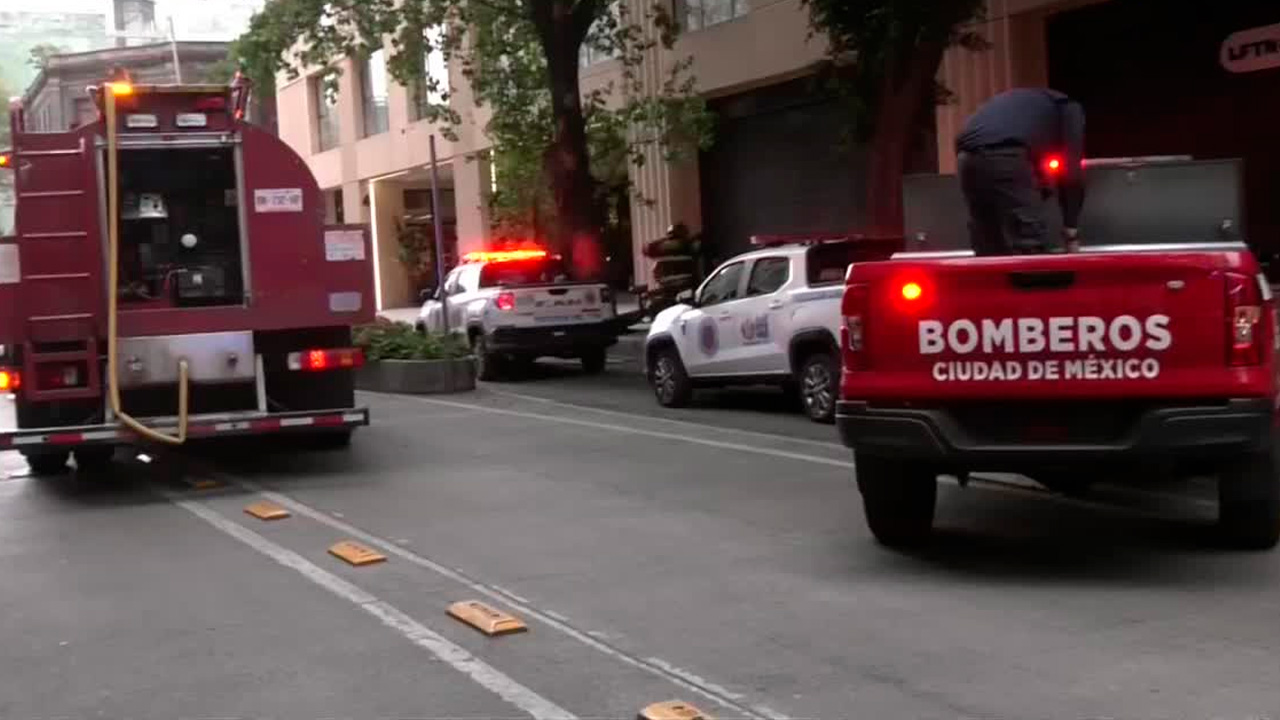Más de 50 personas fueron desalojadas y seis mascotas rescatadas tras un incendio en un edificio de la colonia Juárez, en la alcaldía Cuauhtémoc.