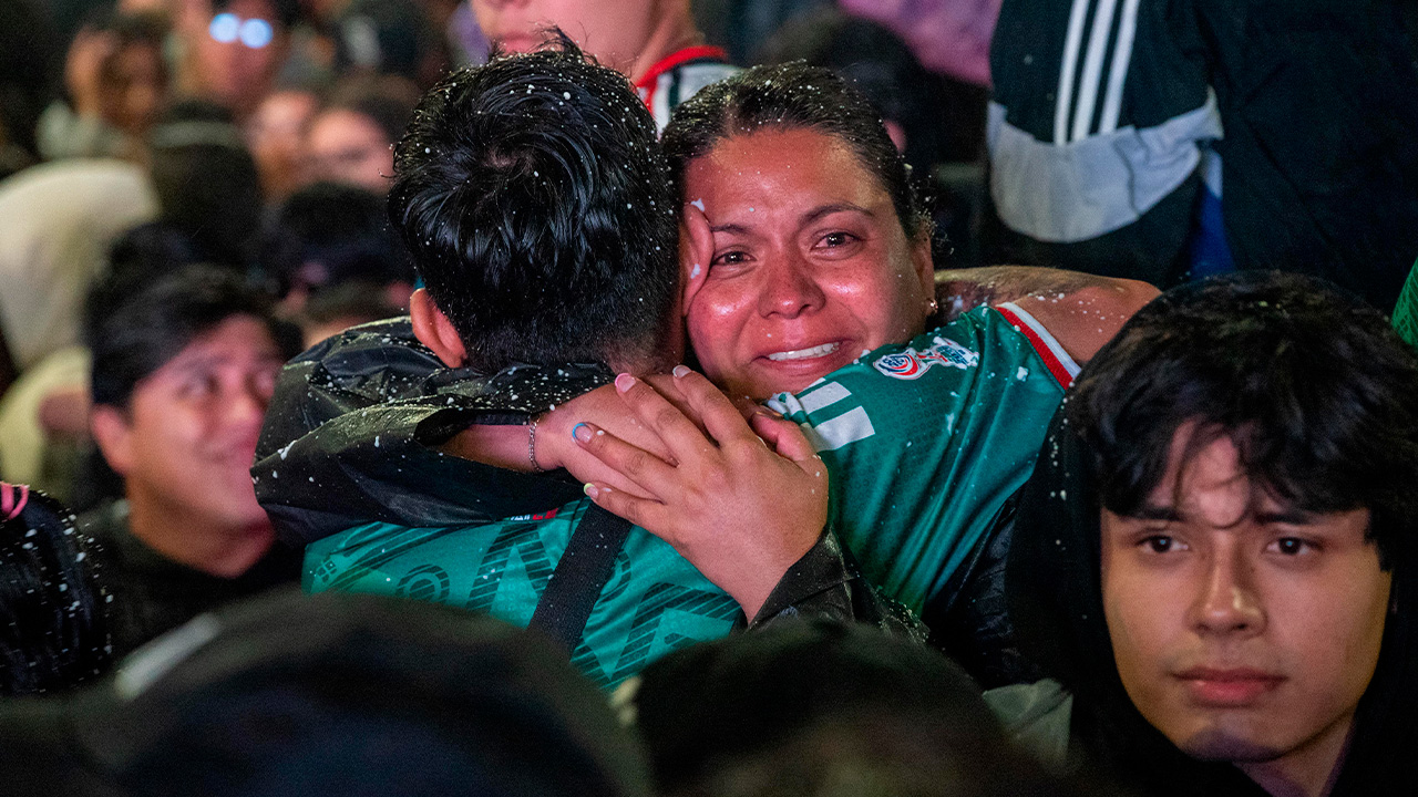 Miles de aficionados se reunieron en el Ángel de la Independencia para apoyar la Selección, pero la derrota ante Inglaterra puso fin al sueño mundialista.