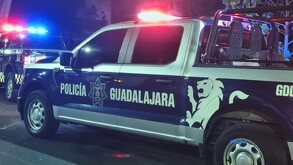 Dos hombres terminaron hospitalizados tras una riña con armas blancas en el cruce de Chapultepec y Vallarta. La Fiscalía ya investiga el caso.
