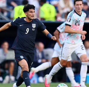 Ricardo Pepi jugando con Estados Unidos en el partido de 8vos de Final del Mundial 2026 ante Bélgica.