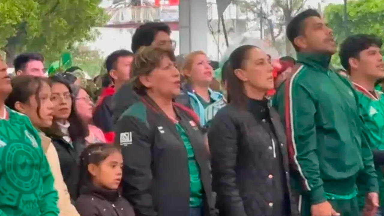 La presidenta Claudia Sheinbaum Pardo asistió a la explanada municipal de Nezahualcóyotl para seguir el partido entre México e Inglaterra.